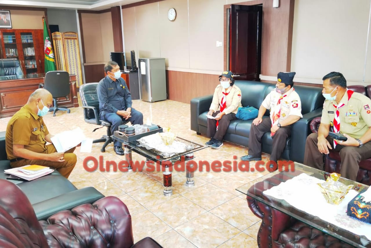 Ket foto : Bupati Karo saat terima Panitia pelaksana Musda Cabang kwartir Karo di ruang kantor Bupati Karo,Selasa (16/03) 2021 (Ist)