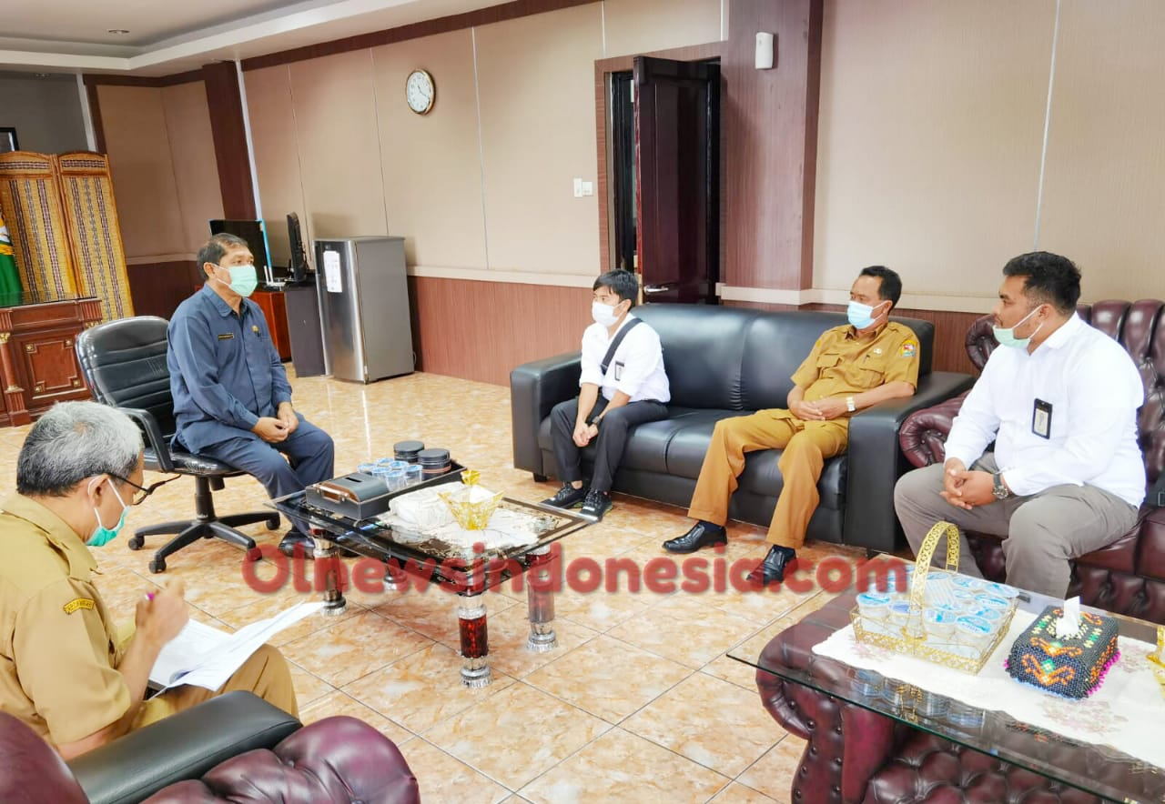 Ket foto : Bupati Karo terima audiensi Manager PLN Unit Pelayanan Kabanjahe yang baru di ruang Kantor Bupati Karo,Senin (29/03) 2021 (Ist)