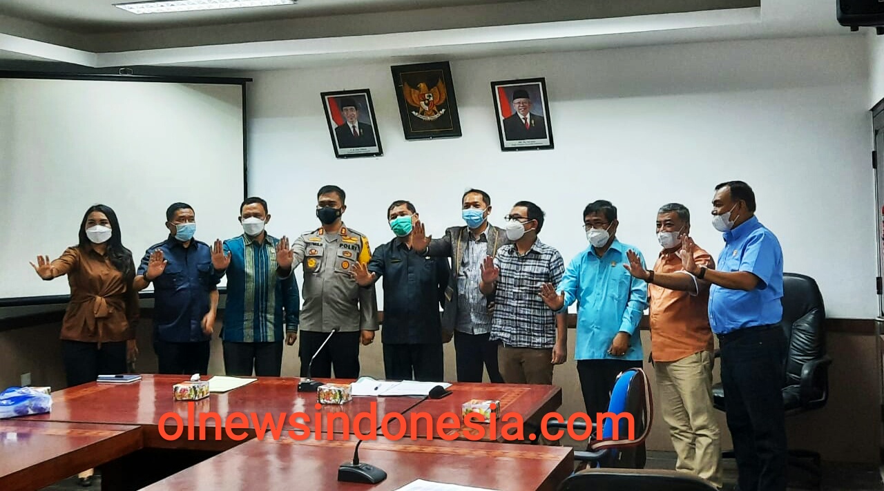 Ket foto : Bupati Karo, Kapolres Tanah Karo bersama Anggota Komisi A DPRD Provinsi Sumut kompak tolak Narkoba di abadikan di Ruang Rapat Kantor Bupati Karo,Kamis (01/04) 2021 (Ist)