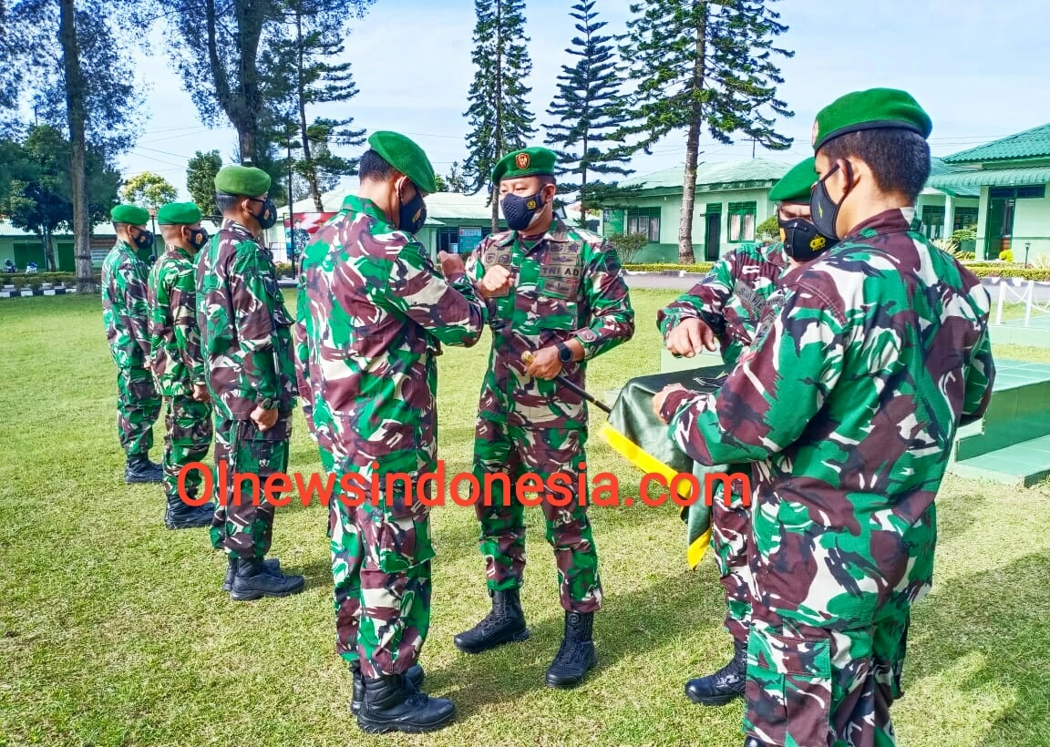 Ket foto : Dandim 0205/TK Letkol Kav Yuli Eko dalam prosesi kenaikan Pangkat Prajuritnya di Halaman Makodim Desa Raya Berastagi,Tanah Karo,Selasa (06/04) 2021 (Ist)