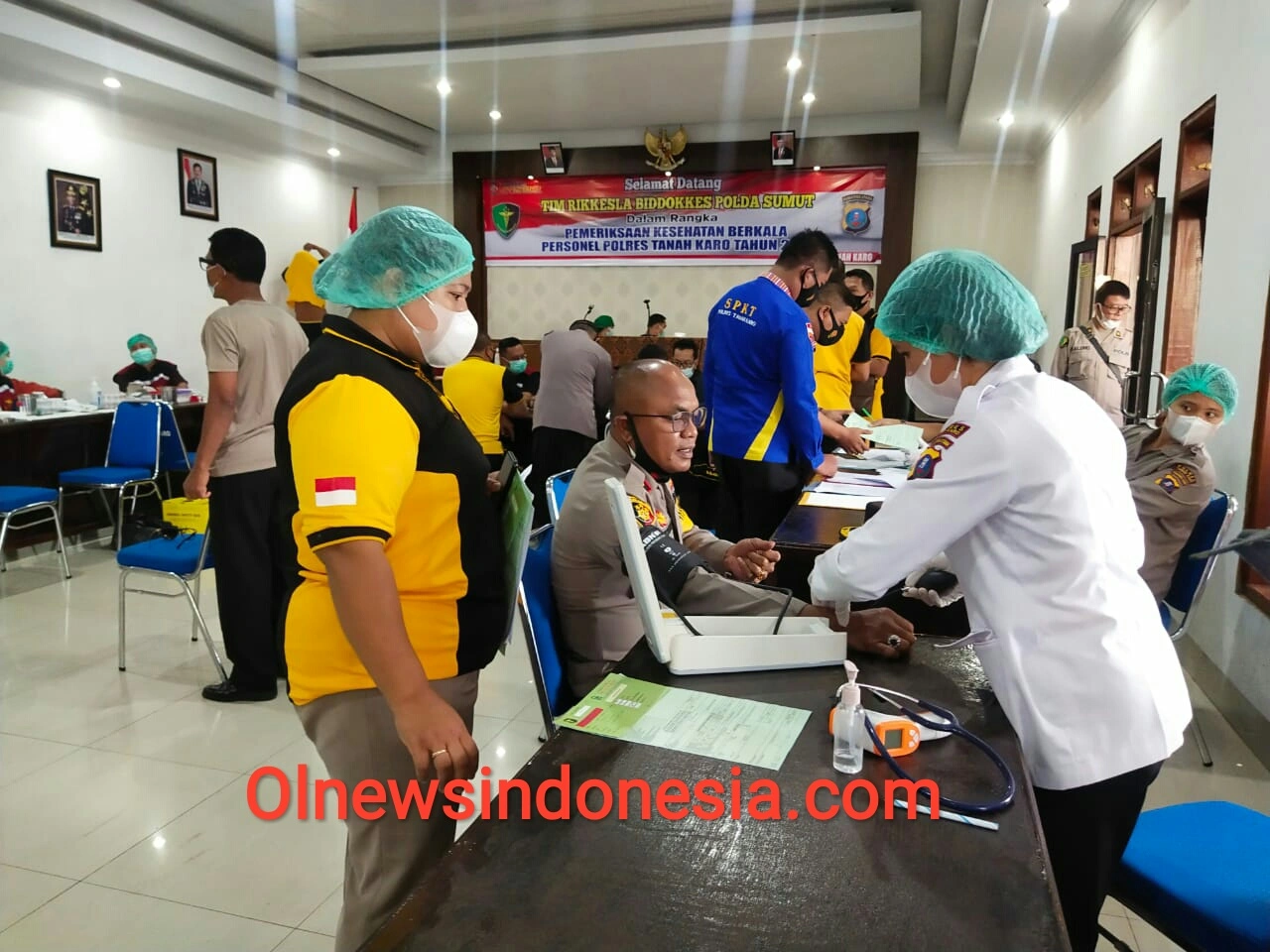Ket foto : Waka Polres Tanah Karo Kompol Aron T Siahaan saat mengikuti serangkaian pemeriksaan Kesehatan dari Tim Rikkes oleh Biddokkes Polda Sumut TA 2021 di Aula Pur Pur Sage Mapolres Karo,Kamis (08/04) 2021 (Ist)