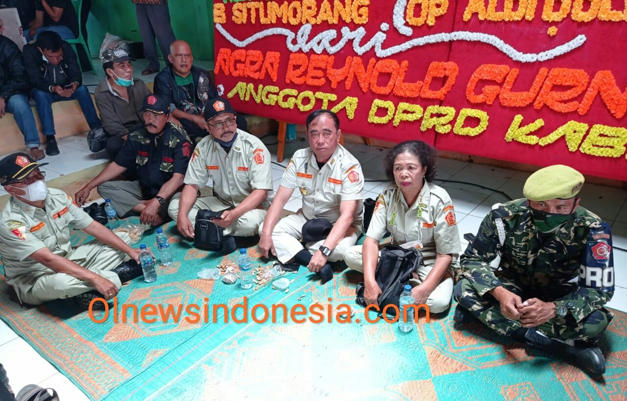 Ket foto : Ketua PPM Kabupaten Karo Alberto Colia MPd bersama jajarannya saat menghadiri prosesi Adat berpulangnya,Op Ardy Doli di Aula Haloho Kabanjahe (14/04) 2021 (Ist)