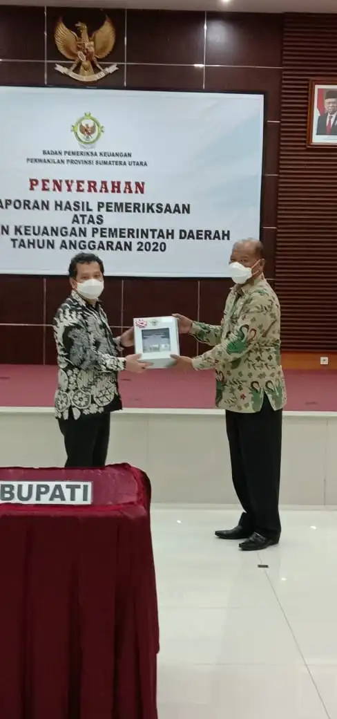 Foto : Pemerintah Kabupaten Samosir, melalui Pj. Bupati Samosir Harianto Butarbutar, SE, M.Si, kembali meraih Opini Wajar Tanpa Pengecualian (WTP) atas Laporan Keuangan Pemerintah Daerah (LKPD) Tahun Anggaran 2020 dari Badan Pemeriksa Keuangan (BPK) RI Perwakilan Provinsi Sumatera Utara.