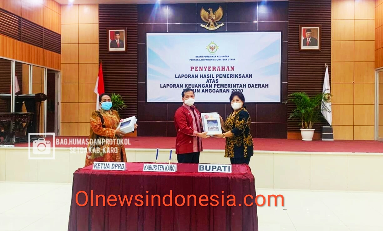 Ket foto :: Bupati Karo Cory Sriwaty Sebayang saat menerima laporan hasil pemeriksaan atas Laporan Keuangan Pemerintah Daerah TA 2020 di Medan, Jum'at (21/05) 2021 (Ist)