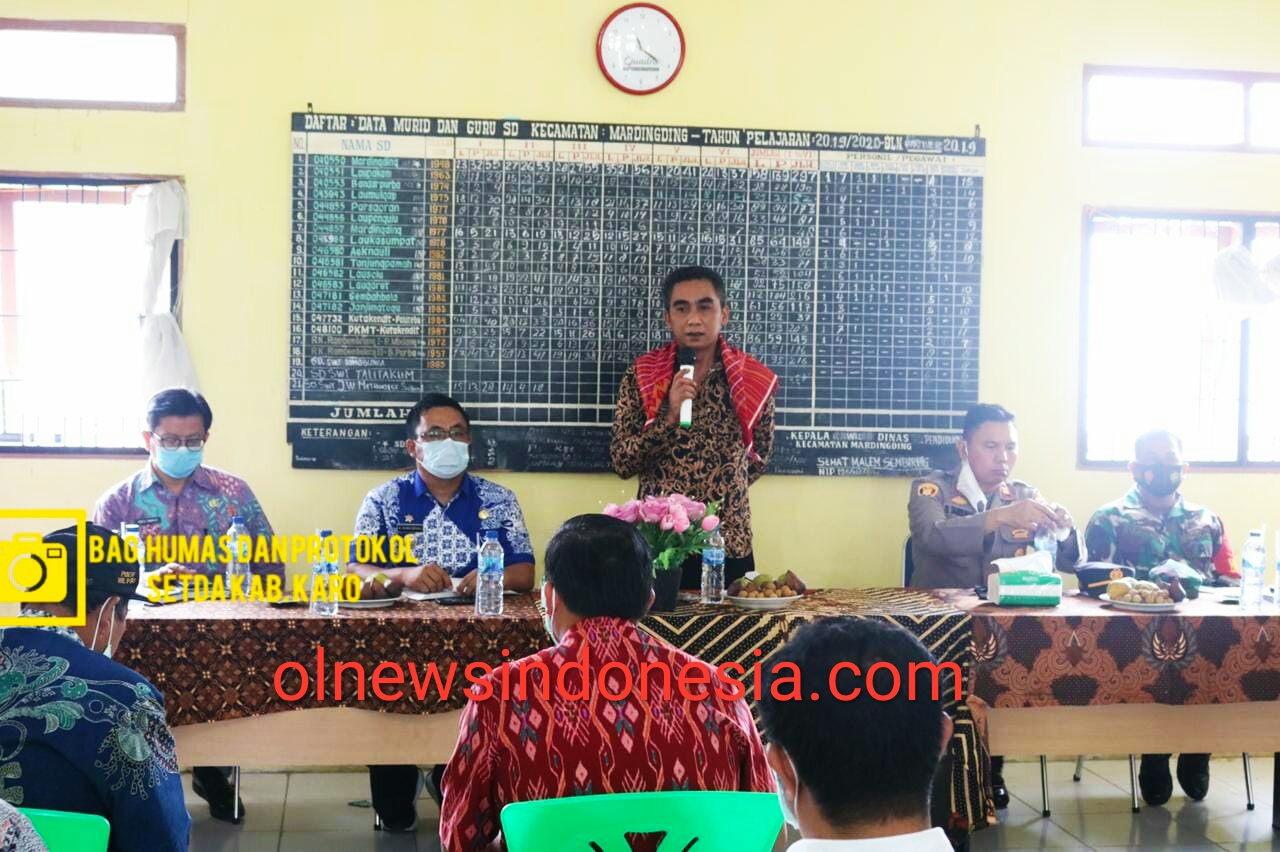 Ket foto : Wakil Bupati Karo Theopilus Ginting saat memberikan pengarahan kepada pemerintahan Kecamatan Mardinding dan Lau Baleng ,Rabu (03/06-2021) /Foto -Ist