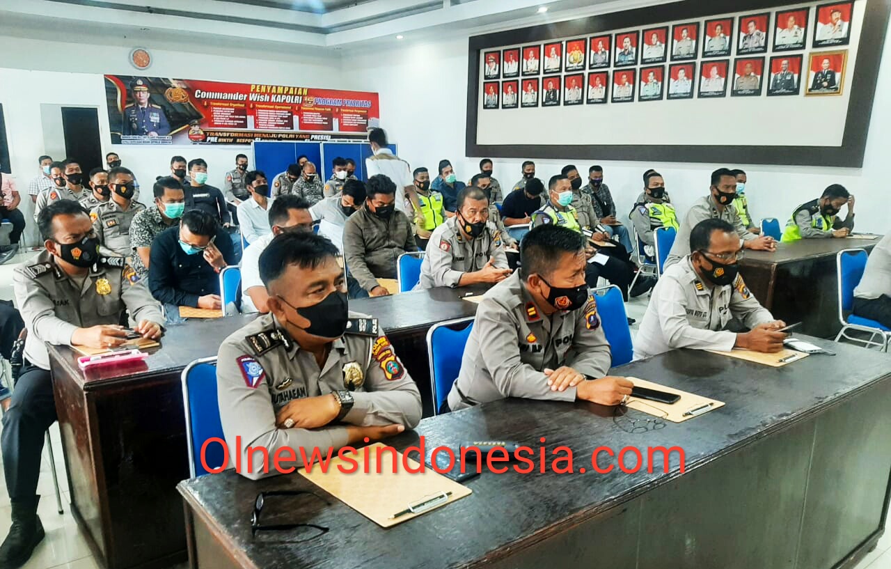 Ket foto : Tampak personil Polres Tanah Karo dan Jajarannya Saat mengikuti pemeriksaan Senpi bagi Pemilik dan Calon Pemilik Senpi di Aula Polres Karo, Jum'at (04/06,2021) (foto ;Ist)