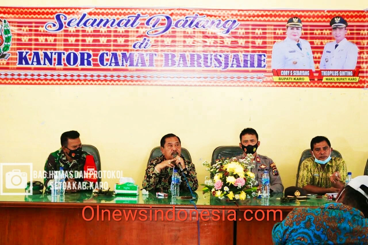 Ket foto : Saat Setdakab Karo,Drs.Kamperas Terkelin Purba memberikan pengarahan di Aula Kantor Camat Barusjahe Kabupaten Karo, Jum'at (11/06.2021) (Foto : Ist)